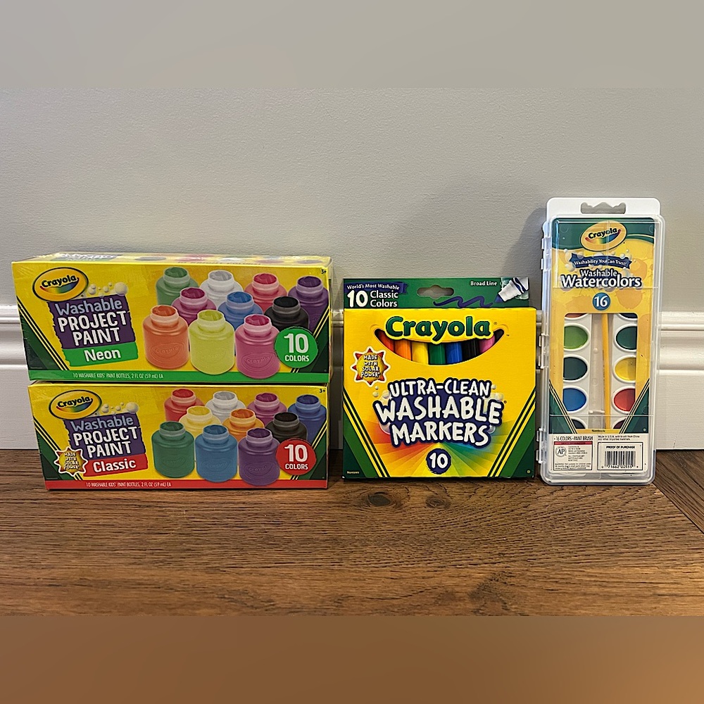 Crayons art supplies bundle